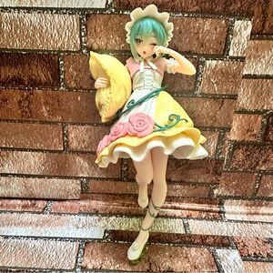 Hatsune Miku wonderland figure